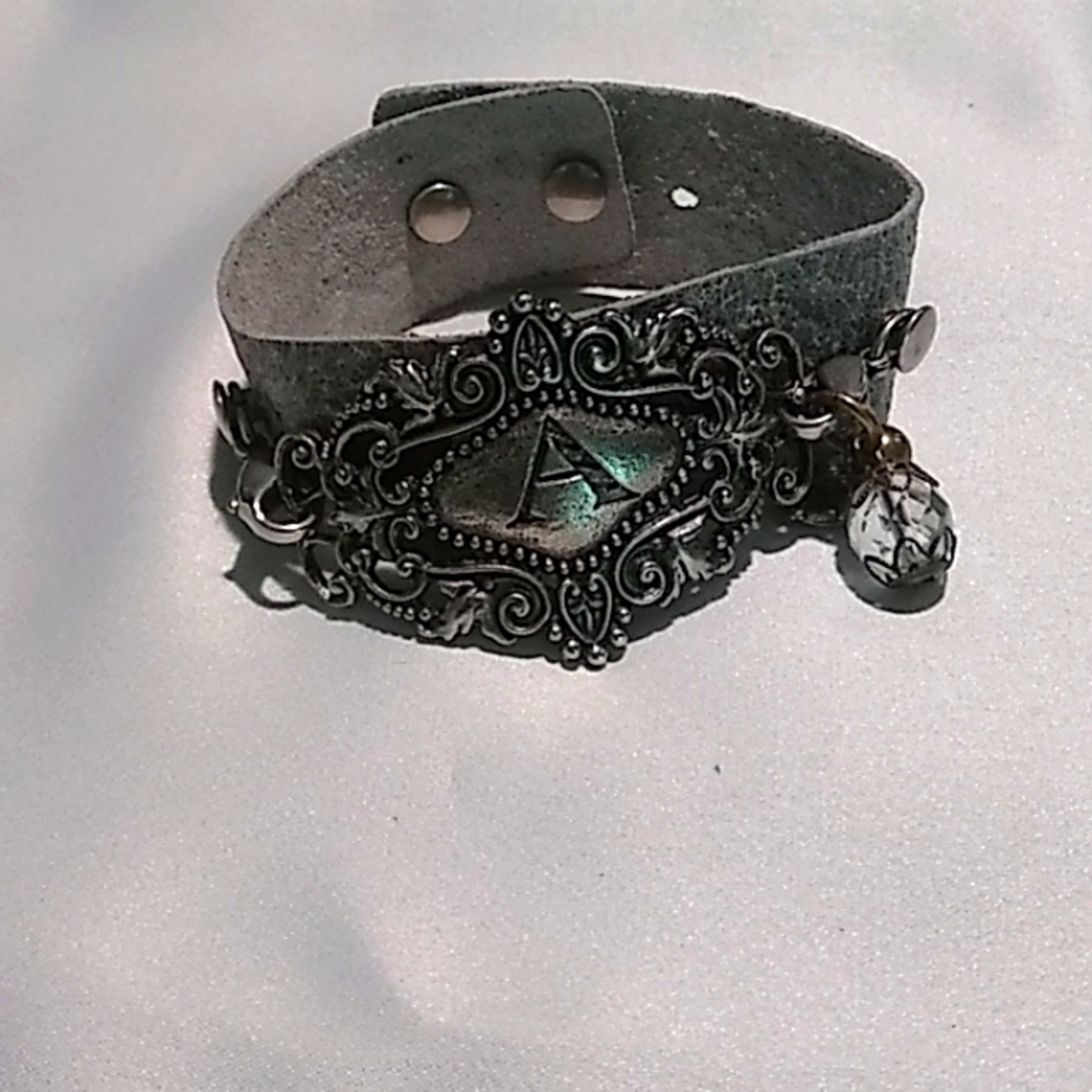 Lenny & Eva "A" leather bracelet - Picture 3 of 5